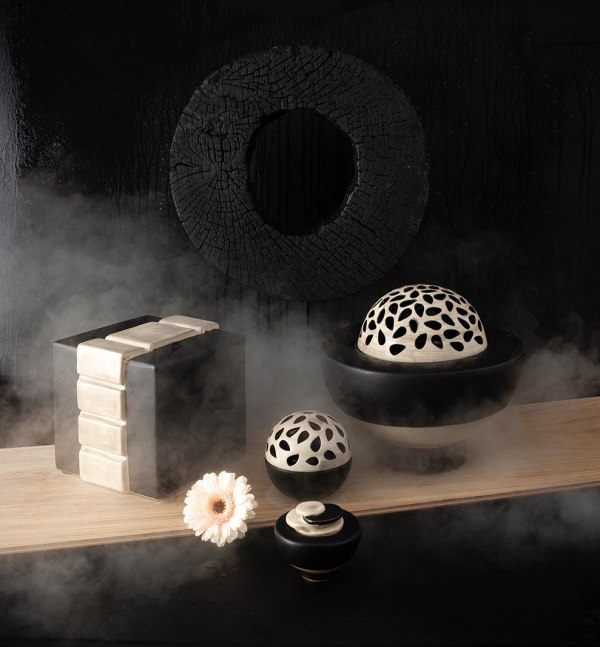 Keramische urn met decoratie sfeerbeeld